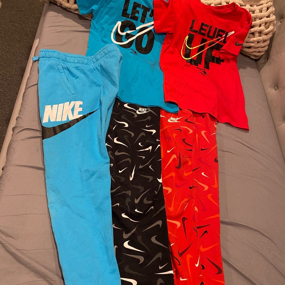 Boys Nike Jogger Lot Size M Excellent Condition Like New